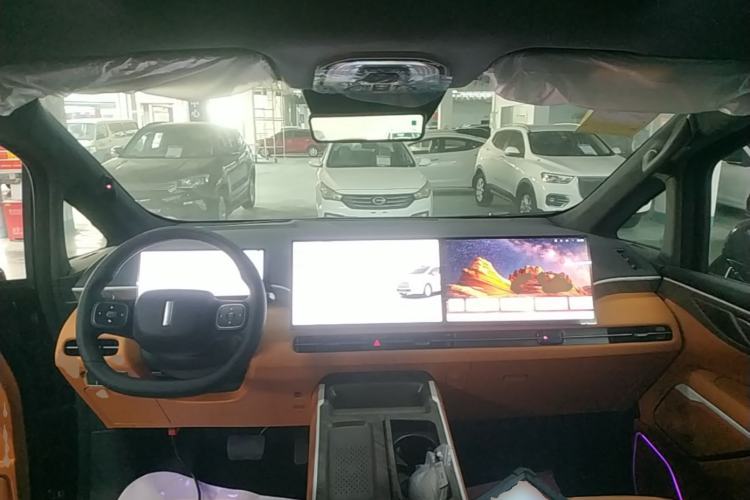 Used Wey Gaoshan 2025 Four-Wheel Drive Alpine 8 Center Console