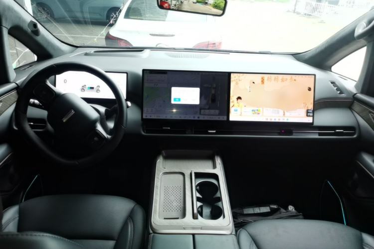 Used Wey Gaoshan 2025 Four-Wheel Drive Alpine 8 Center Console