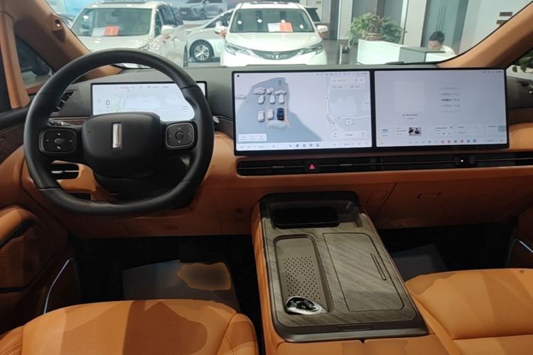 Used Wey Gaoshan 2025 Four-Wheel Drive Alpine 8 Center Console