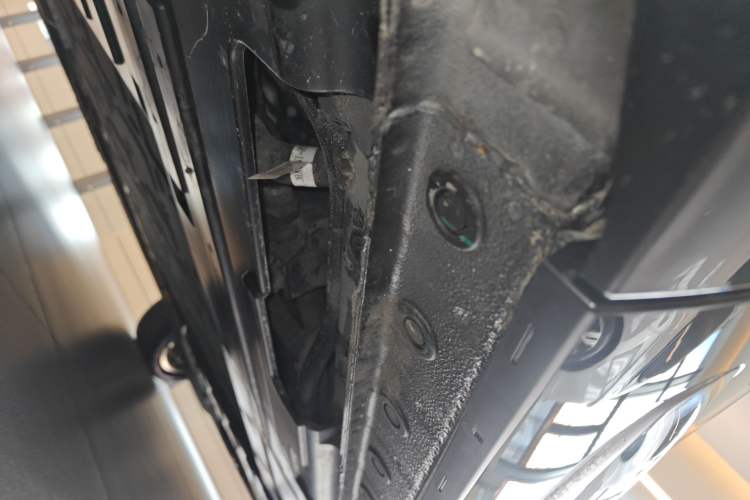 Used Wey Gaoshan 2025 Four-Wheel Drive Alpine 9 Chassis Front Left