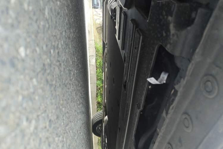 Used Wey Gaoshan 2025 Four-Wheel Drive Alpine 8 Chassis Front Left