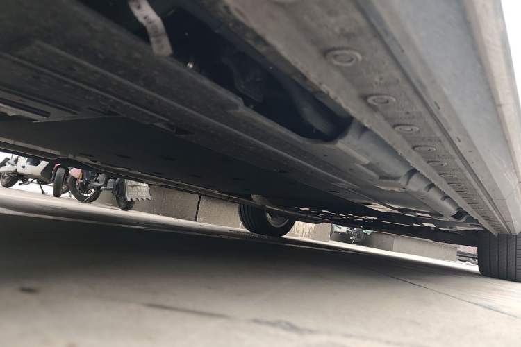 Used Wey Gaoshan 2025 Four-Wheel Drive Alpine 8 Chassis Front Left