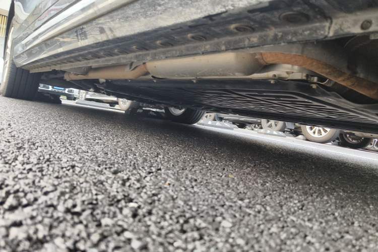 Used Wey Gaoshan 2025 Four-Wheel Drive Alpine 8 Chassis Front Right