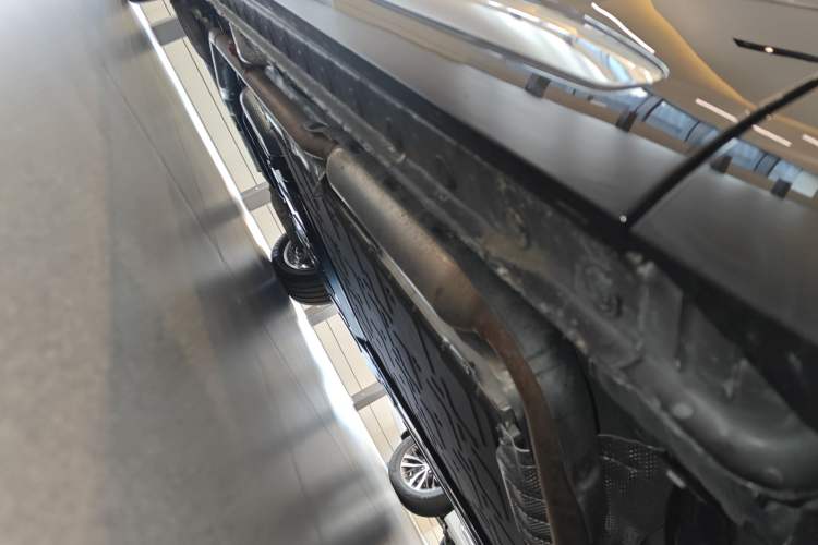 Used Wey Gaoshan 2025 Four-Wheel Drive Alpine 9 Chassis Front Right