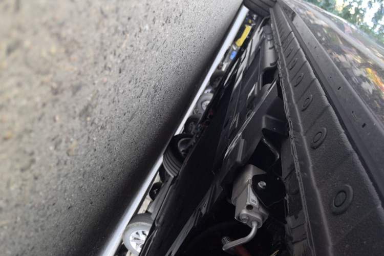 Used Wey Gaoshan 2025 Four-Wheel Drive Alpine 8 Chassis Rear Left
