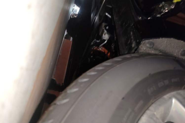 Used Wey Gaoshan 2025 Four-Wheel Drive Alpine 8 Chassis Rear Left