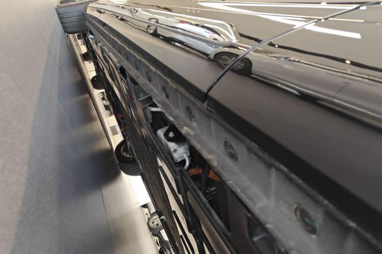 Used Wey Gaoshan 2025 Four-Wheel Drive Alpine 9 Chassis Rear Left