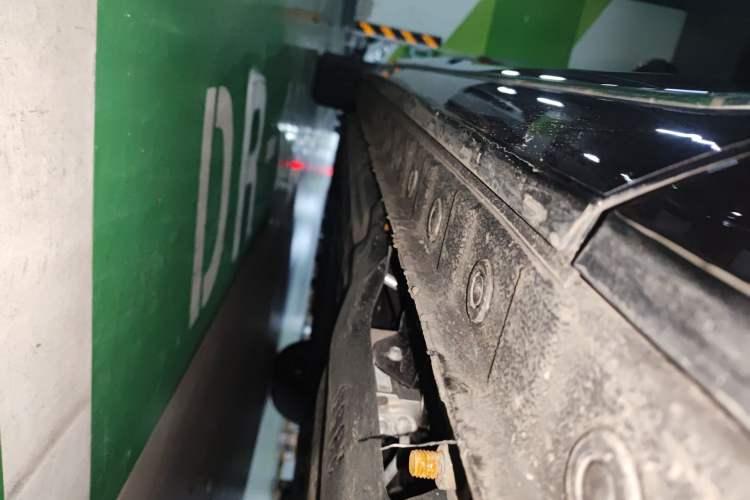 Used Wey Gaoshan 2025 Four-Wheel Drive Alpine 8 Chassis Rear Left