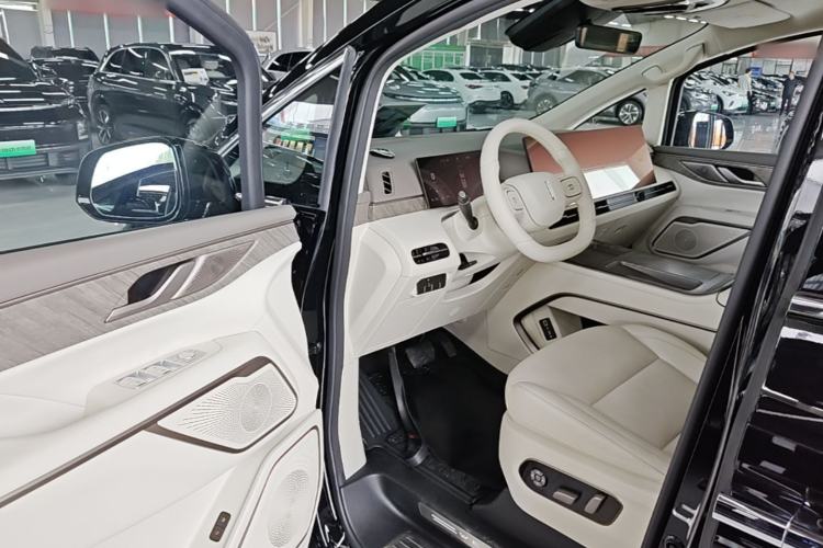 Used Wey Gaoshan 2025 Four-Wheel Drive Alpine 8 Driver Seat