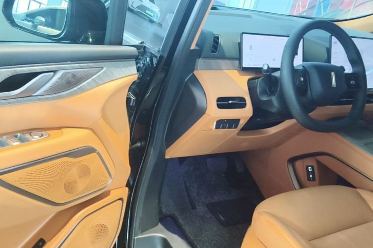 Used Wey Gaoshan 2025 Four-Wheel Drive Alpine 8 Driver Seat