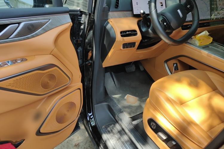 Used Wey Gaoshan 2025 Four-Wheel Drive Alpine 9 Driver Seat