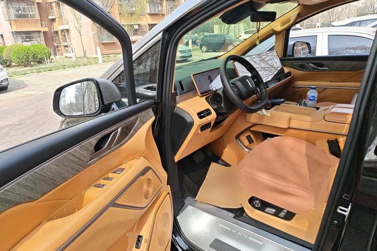 Used Wey Gaoshan 2025 Four-Wheel Drive Alpine 8 Driver Seat