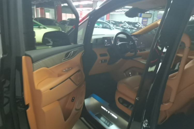 Used Wey Gaoshan 2025 Four-Wheel Drive Alpine 8 Driver Seat