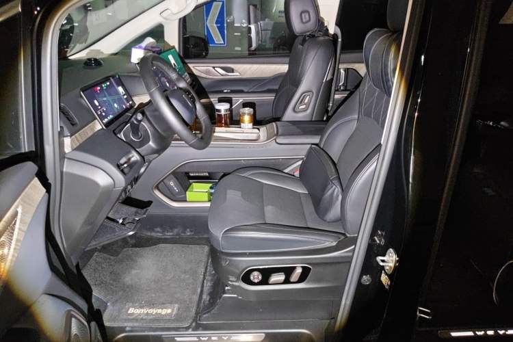 Used Wey Gaoshan 2025 Four-Wheel Drive Alpine 8 Driver Seat