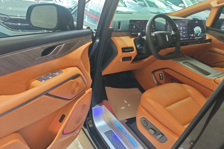 Used Wey Gaoshan 2025 Four-Wheel Drive Alpine 9 Driver Seat