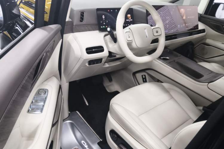 Used Wey Gaoshan 2025 Four-Wheel Drive Alpine 8 Driver Seat