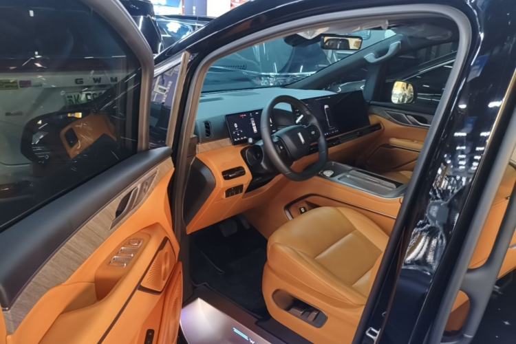 Used Wey Gaoshan 2025 Four-Wheel Drive Alpine 8 Driver Seat