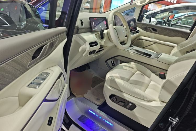 Used Wey Gaoshan 2025 Four-Wheel Drive Alpine 8 Driver Seat