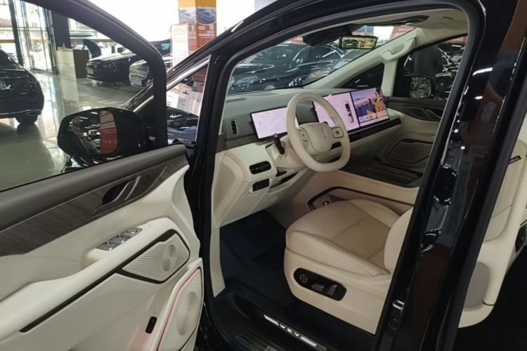 Used Wey Gaoshan 2025 Four-Wheel Drive Alpine 8 Driver Seat