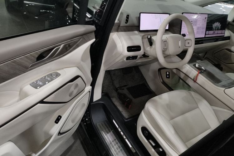 Used Wey Gaoshan 2025 Four-Wheel Drive Alpine 8 Driver Seat