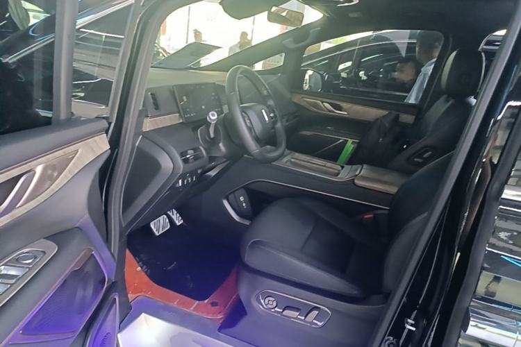 Used Wey Gaoshan 2025 Four-Wheel Drive Alpine 8 Driver Seat