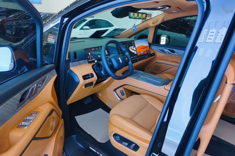 Used Wey Gaoshan 2025 Four-Wheel Drive Alpine 8 Driver Seat