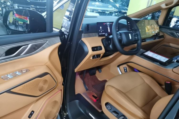 Used Wey Gaoshan 2025 Four-Wheel Drive Alpine 8 Driver Seat