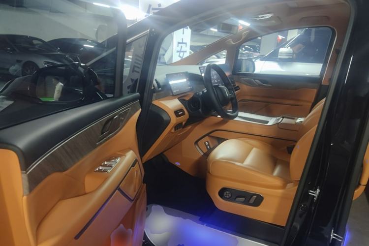 Used Wey Gaoshan 2025 Four-Wheel Drive Alpine 8 Driver Seat