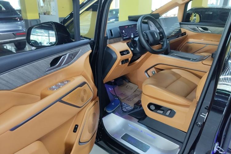 Used Wey Gaoshan 2025 Four-Wheel Drive Alpine 8 Driver Seat