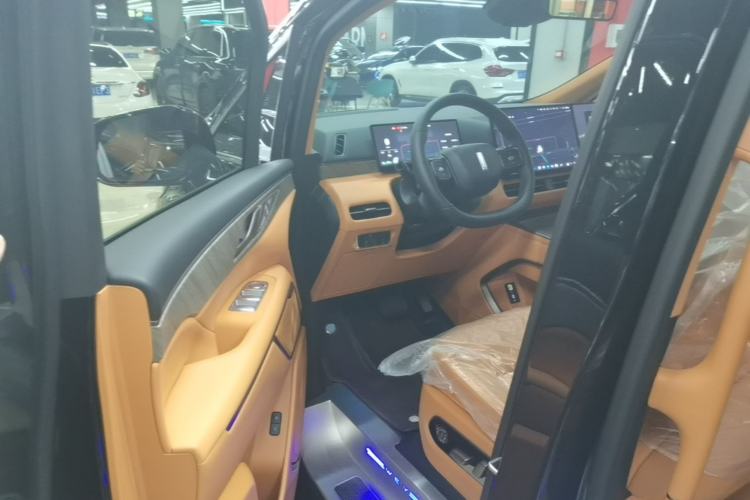 Used Wey Gaoshan 2025 Four-Wheel Drive Alpine 9 Driver Seat