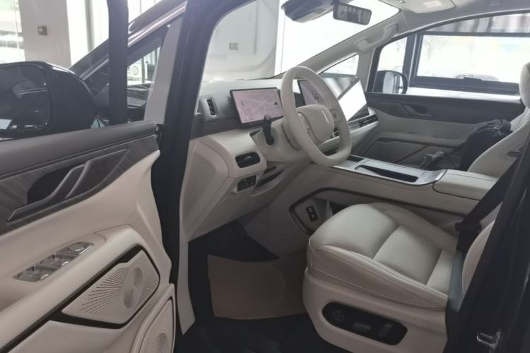 Used Wey Gaoshan 2025 Four-Wheel Drive Alpine 8 Driver Seat
