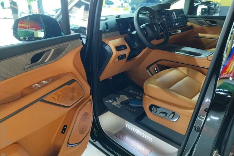 Used Wey Gaoshan 2025 Four-Wheel Drive Alpine 8 Driver Seat