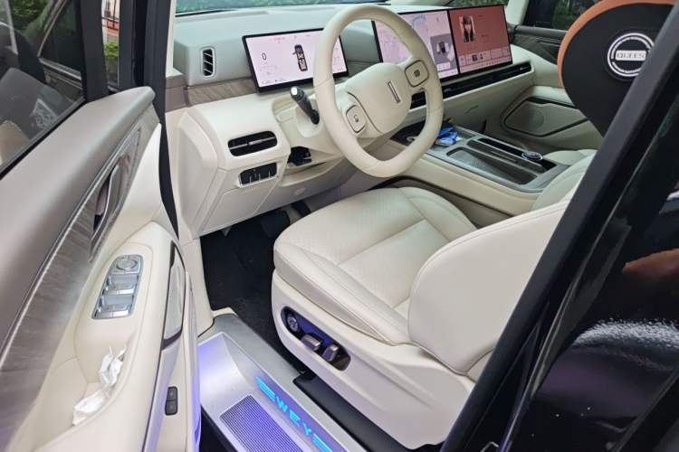 Used Wey Gaoshan 2025 Four-Wheel Drive Alpine 8 Driver Seat
