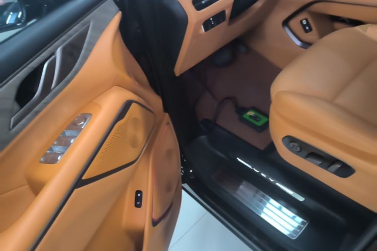 Used Wey Gaoshan 2025 Four-Wheel Drive Alpine 8 Driver Seat
