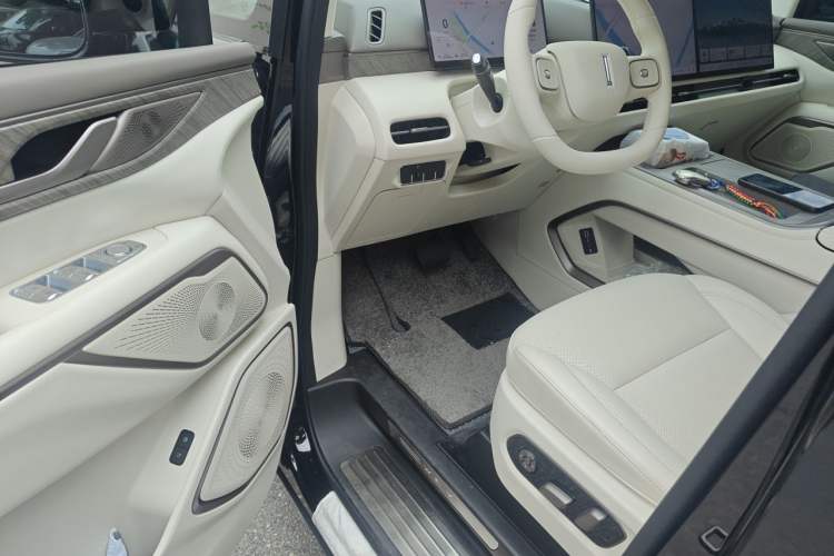 Used Wey Gaoshan 2025 Four-Wheel Drive Alpine 8 Driver Seat