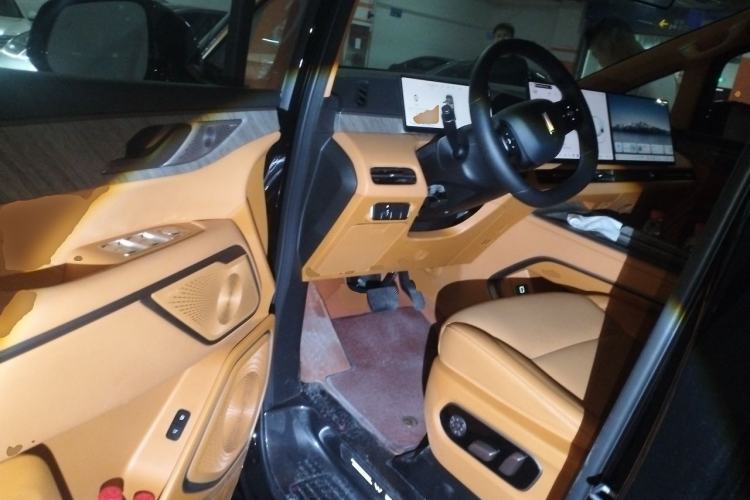 Used Wey Gaoshan 2025 Four-Wheel Drive Alpine 8 Driver Seat