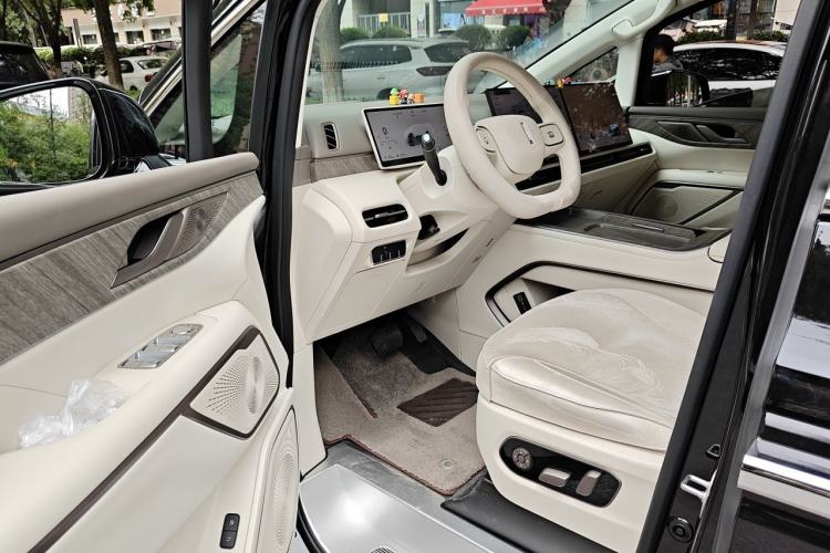 Used Wey Gaoshan 2025 Four-Wheel Drive Alpine 8 Driver Seat