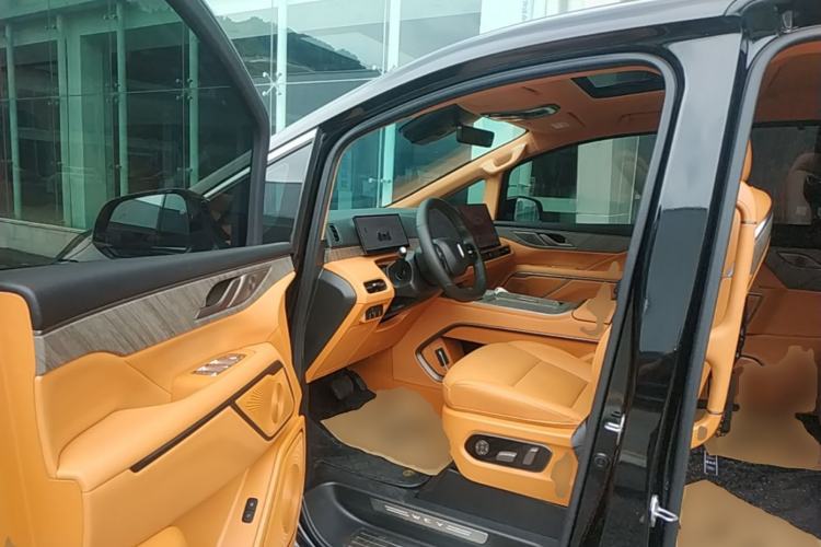Used Wey Gaoshan 2025 Four-Wheel Drive Alpine 8 Driver Seat