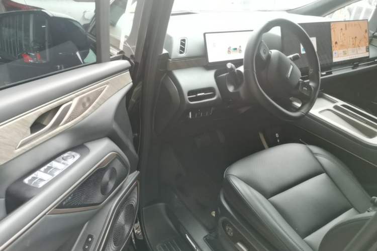 Used Wey Gaoshan 2025 Four-Wheel Drive Alpine 8 Driver Seat