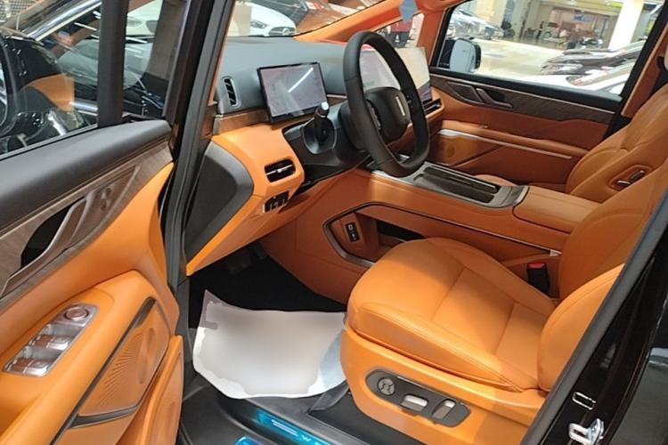 Used Wey Gaoshan 2025 Four-Wheel Drive Alpine 8 Driver Seat