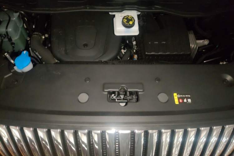 Used Wey Gaoshan 2025 Four-Wheel Drive Alpine 8 Engine Bay