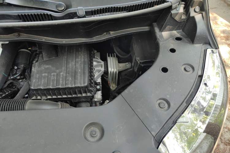 Used Wey Gaoshan 2025 Four-Wheel Drive Alpine 9 Engine Bay Left