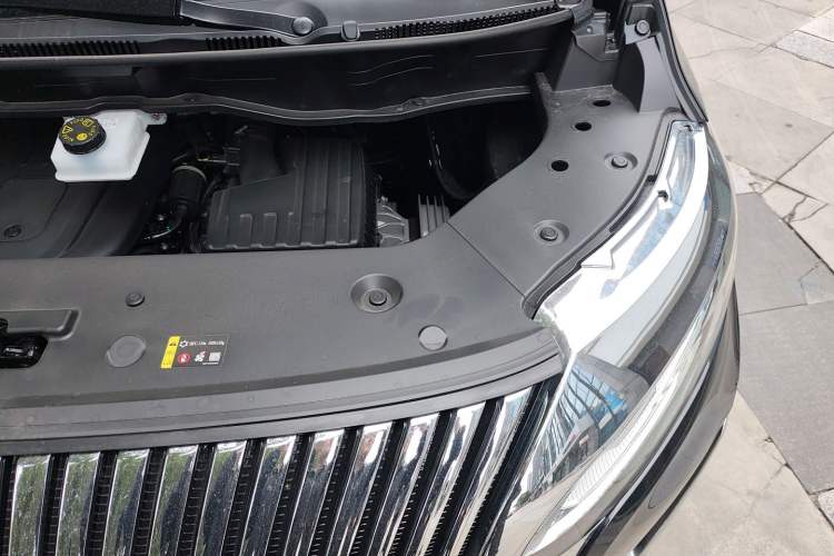 Used Wey Gaoshan 2025 Four-Wheel Drive Alpine 8 Engine Bay Left