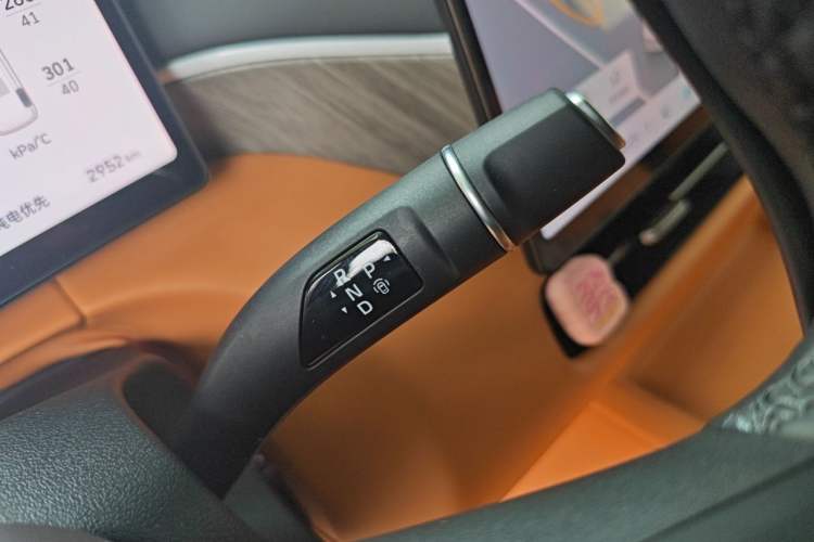 Used Wey Gaoshan 2025 Four-Wheel Drive Alpine 8 Gear Lever