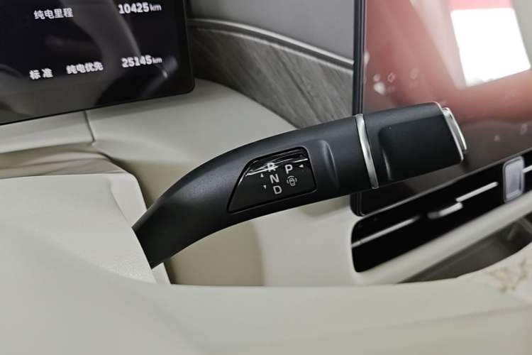 Used Wey Gaoshan 2025 Four-Wheel Drive Alpine 8 Gear Lever