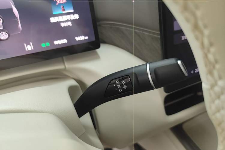 Used Wey Gaoshan 2025 Four-Wheel Drive Alpine 8 Gear Lever