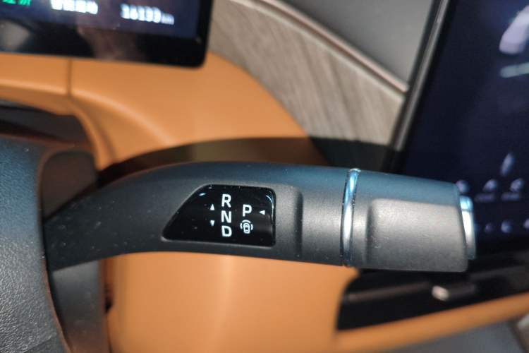 Used Wey Gaoshan 2025 Four-Wheel Drive Alpine 8 Gear Lever