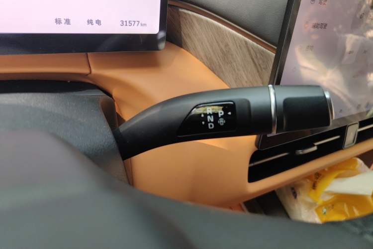 Used Wey Gaoshan 2025 Four-Wheel Drive Alpine 9 Gear Lever