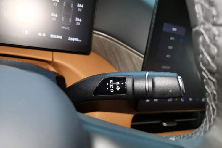 Used Wey Gaoshan 2025 Four-Wheel Drive Alpine 8 Gear Lever