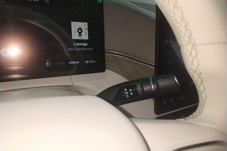 Used Wey Gaoshan 2025 Four-Wheel Drive Alpine 8 Gear Lever